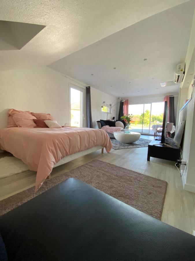 Agreable Chambre D'Hote Calme Avec Piscine Souvans Eksteriør billede